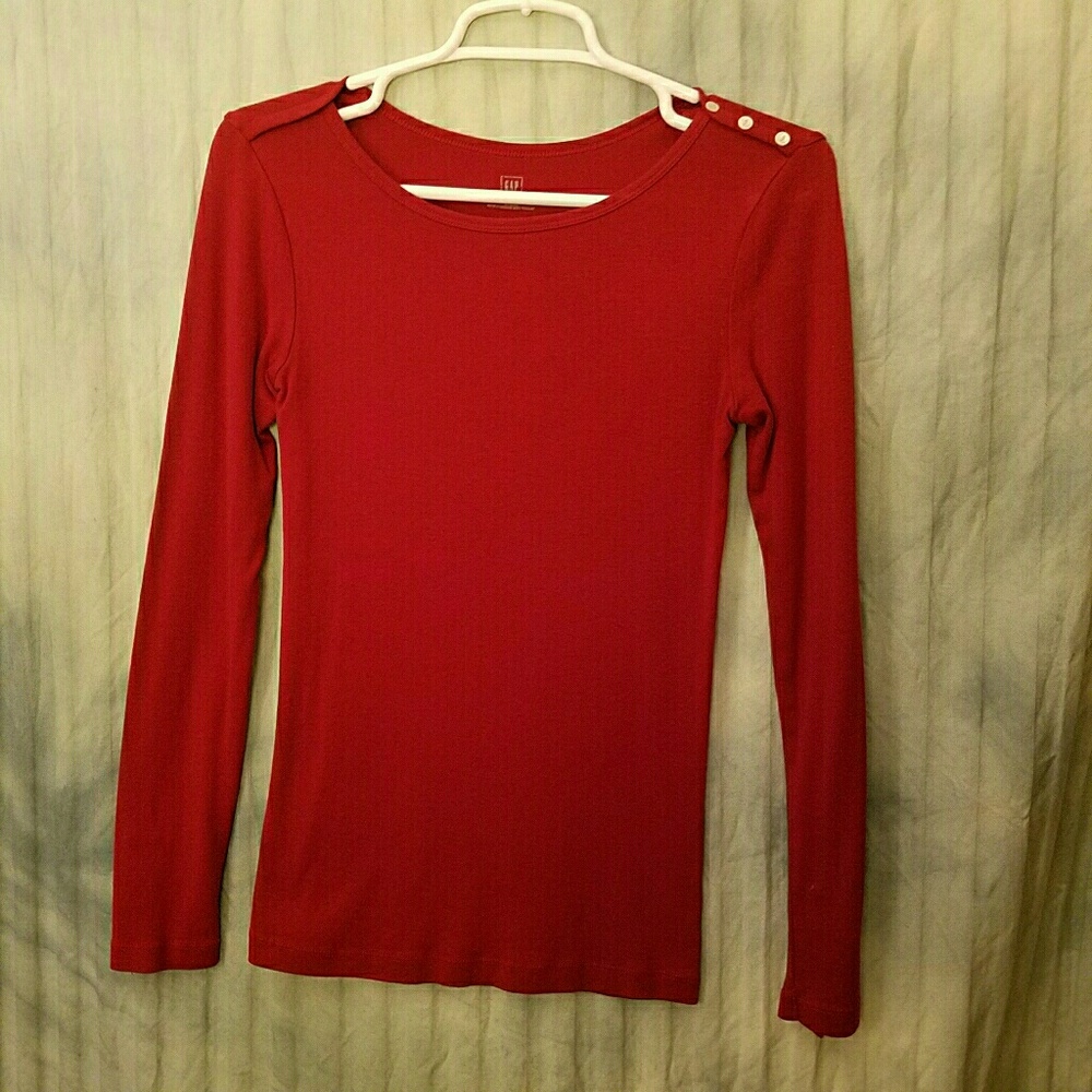 Gap red long-sleeved small top